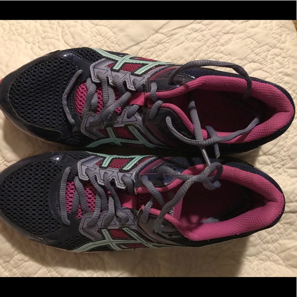 Asics size 9 women’s athletic shoe